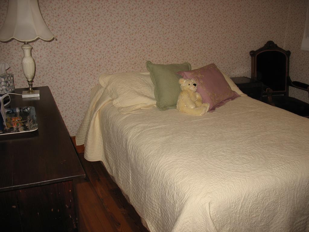 Hugging Bear Inn Bellows Falls Exterior foto
