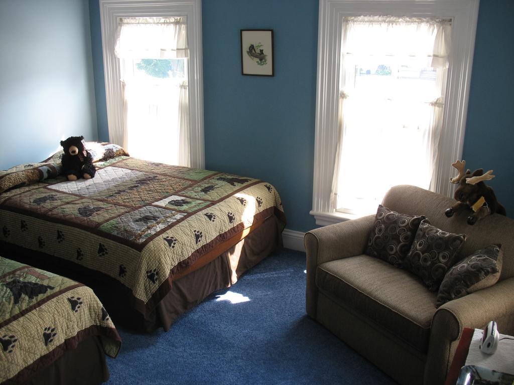 Hugging Bear Inn Bellows Falls Exterior foto