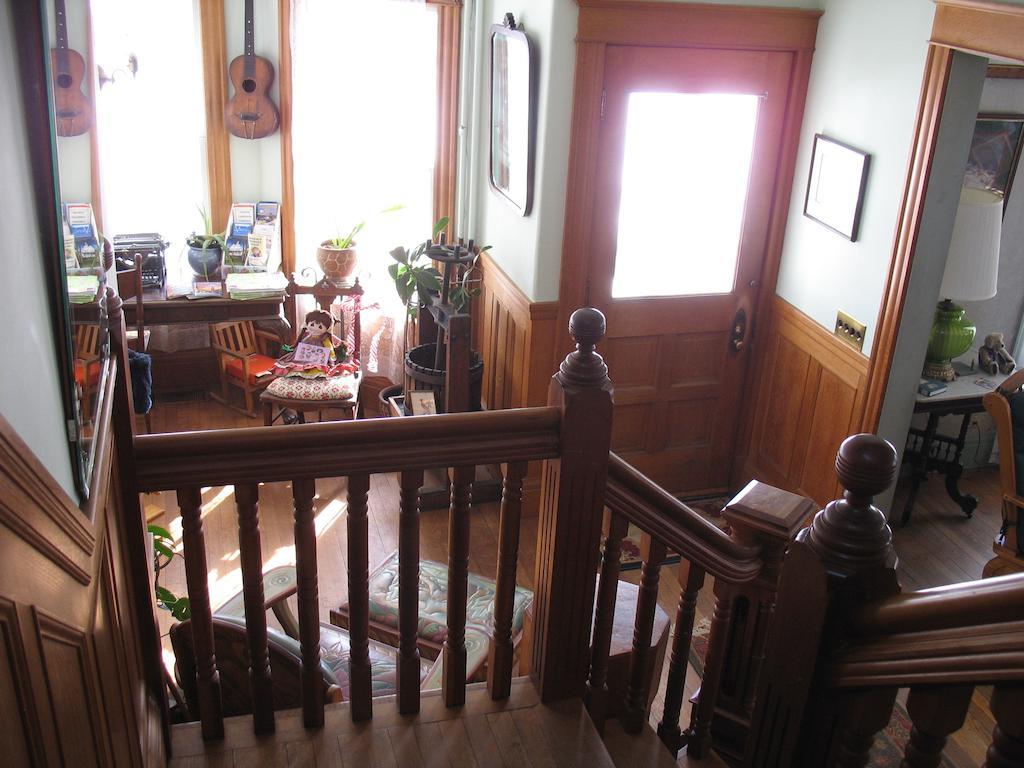 Hugging Bear Inn Bellows Falls Exterior foto
