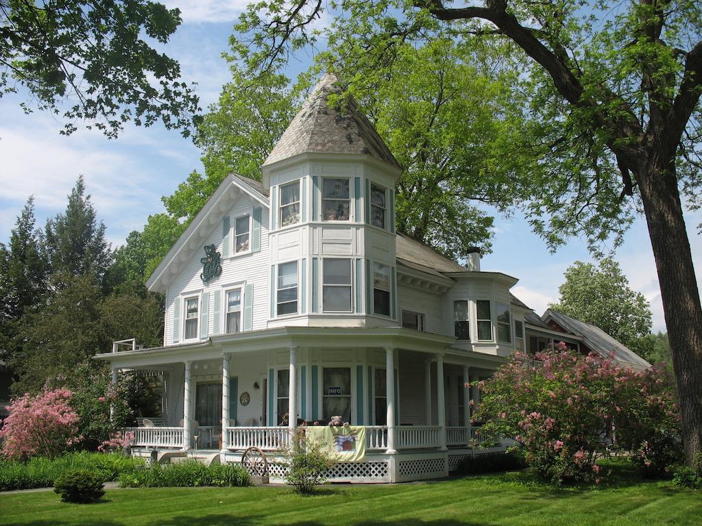 Hugging Bear Inn Bellows Falls Exterior foto